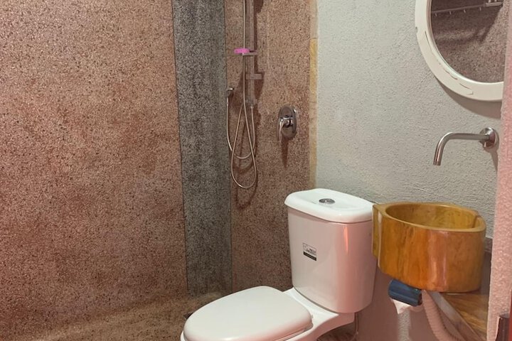 Room 17 of 28