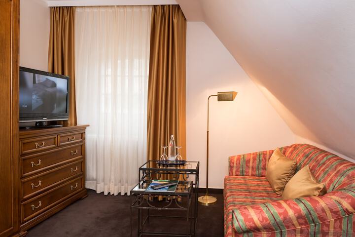 Room 37 of 102