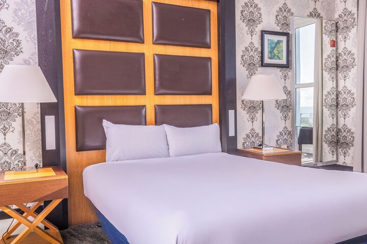 Room 20 of 74