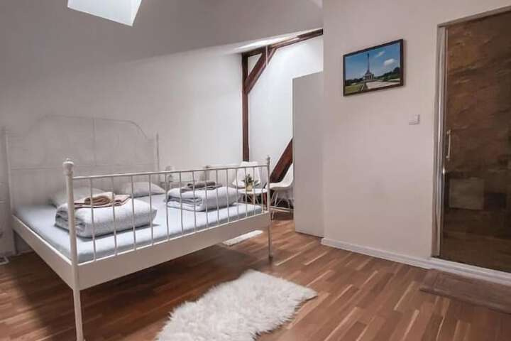Room 4 of 49