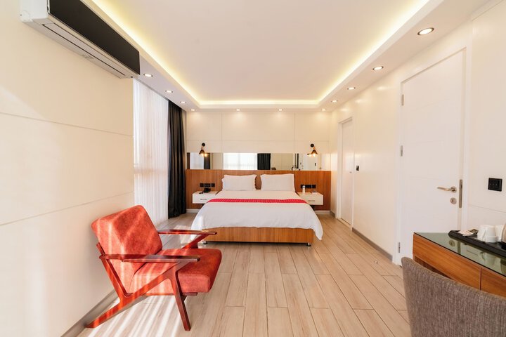 Room 13 of 38