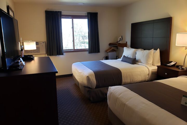 2 Queen Guest Room (13 of 13)