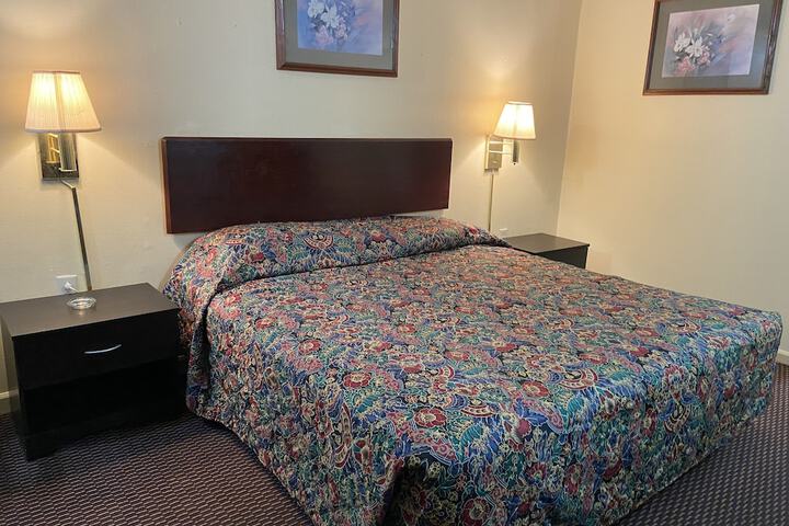 1 King Bed (5 of 12)