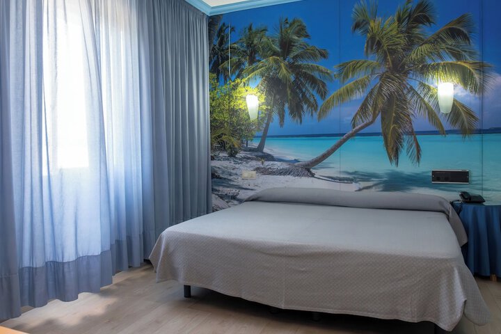 Room 44 of 79