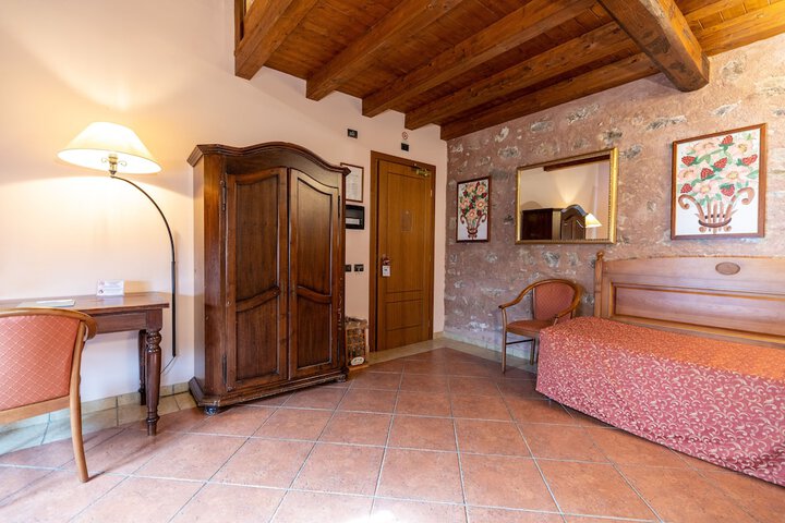 Room 45 of 80