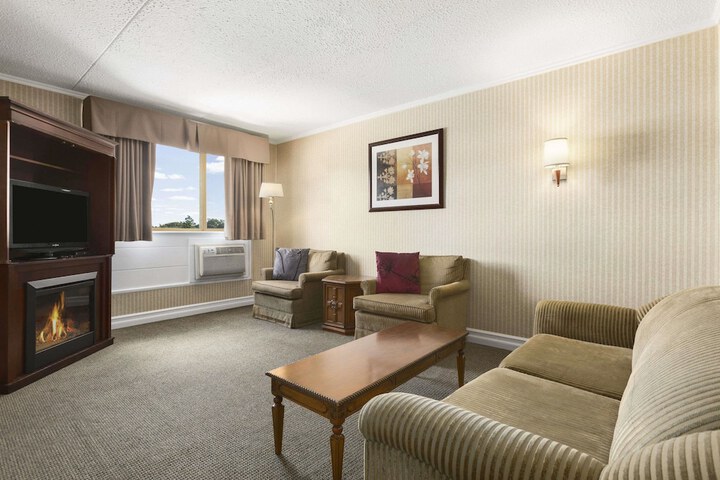 Room 5 of 24