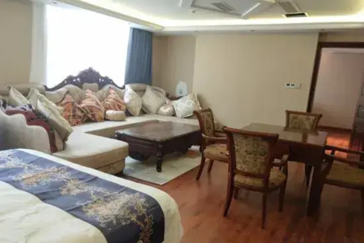 Room 5 of 6