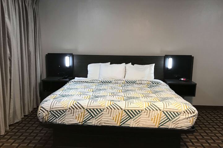 Room 6 of 17