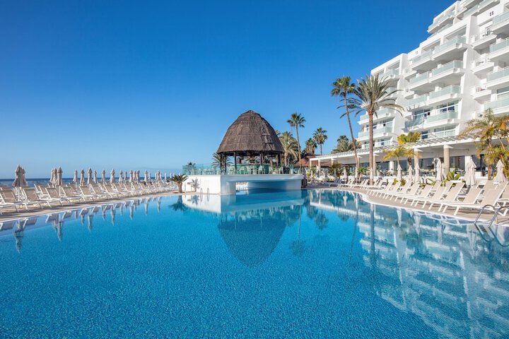 Hotel Pool