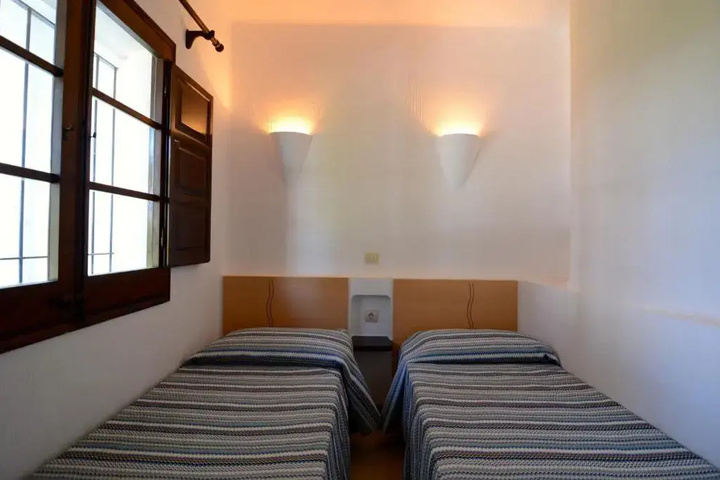 Room 6 of 19