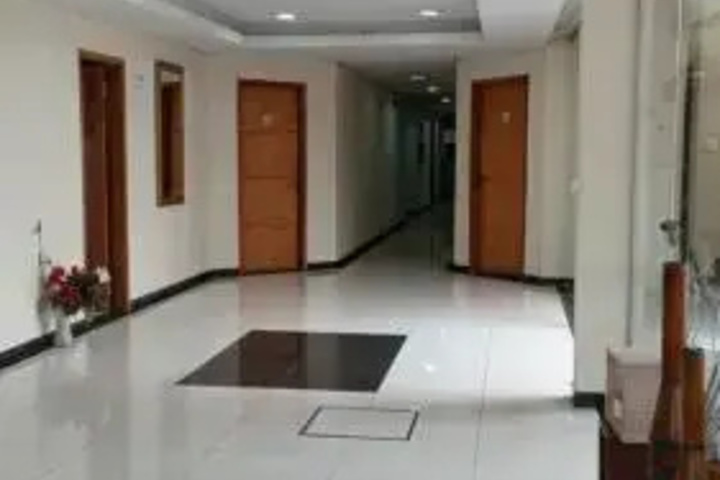 Room 5 of 10