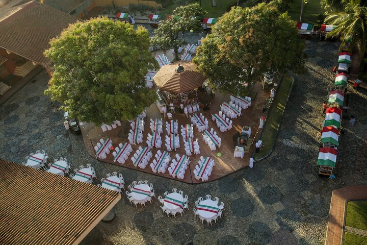 Dining 63 of 92