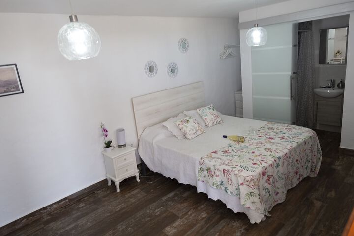 Room 5 of 135