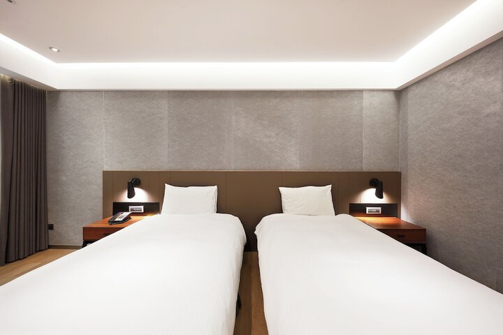 Room 25 of 72
