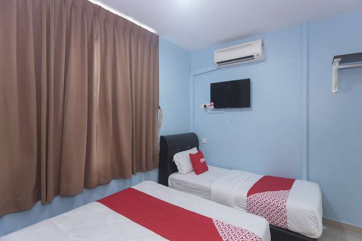 Room 13 of 33