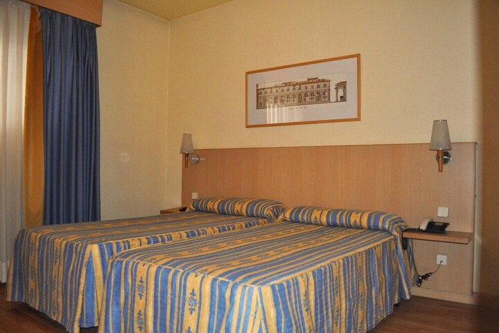 Room 33 of 69