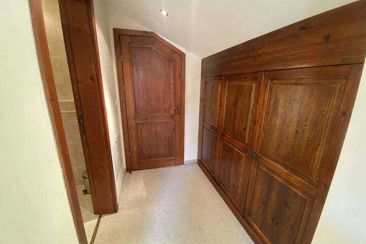 Room 6 of 51