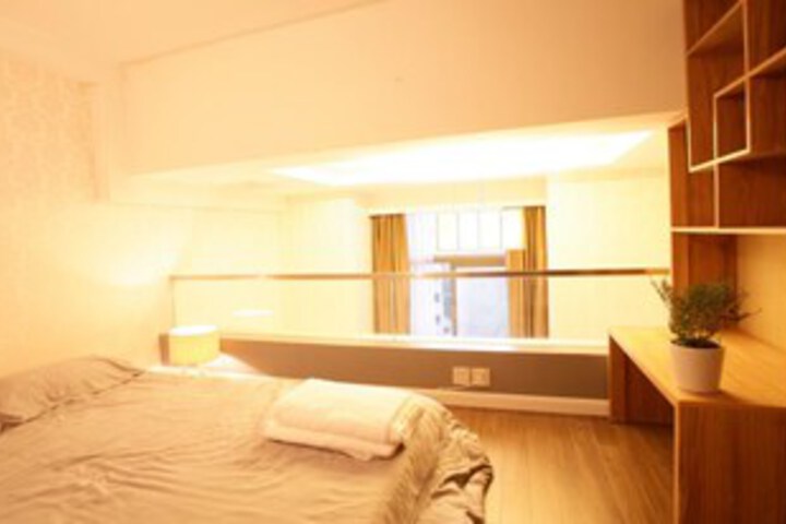 Room 33 of 51