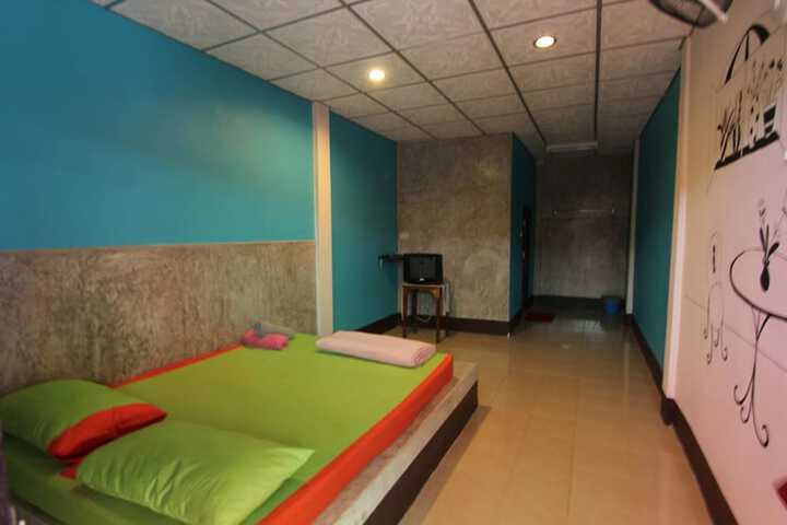 Room 4 of 36