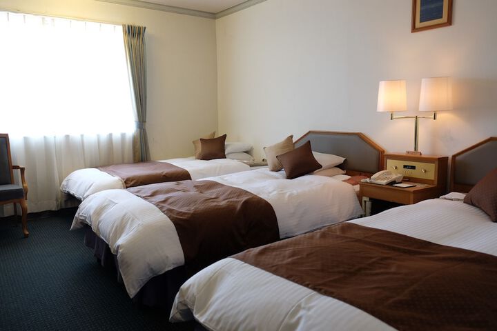 Room 12 of 110