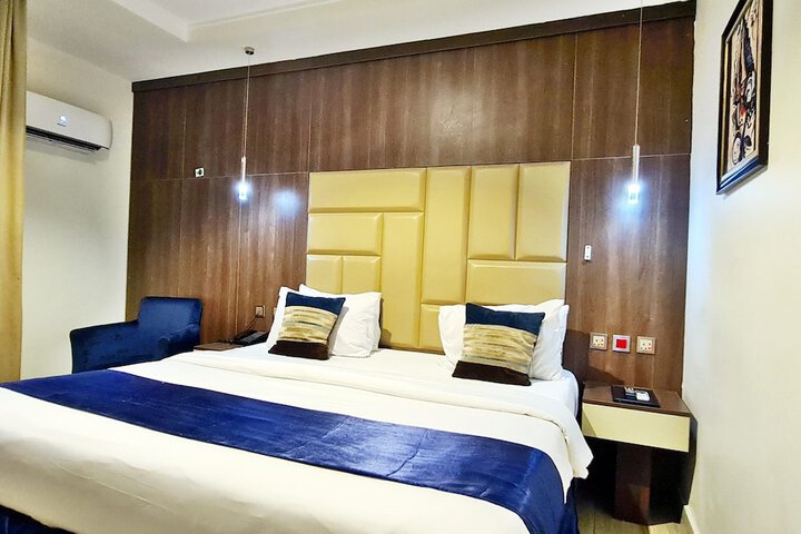 Room 5 of 51
