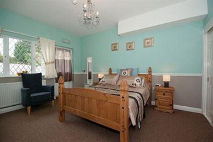 Room 10 of 28
