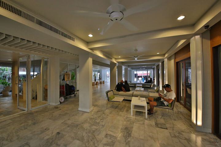 Entrance & Lobby