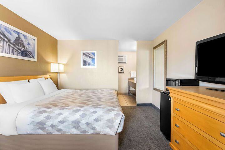 Room 9 of 30