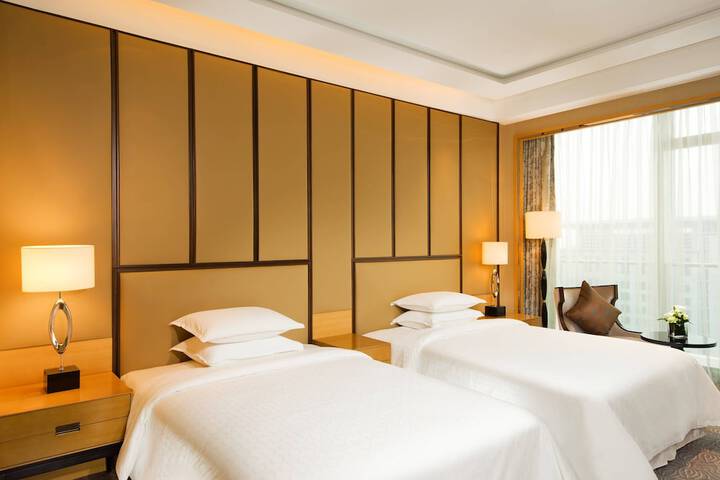 Room 14 of 93