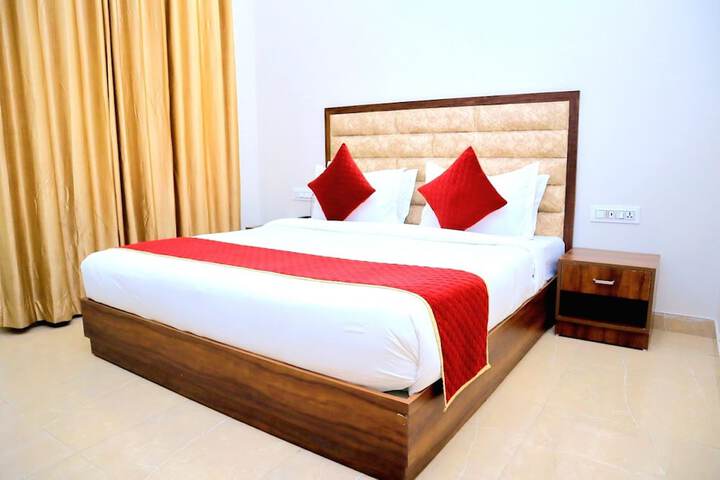 Room 8 of 16