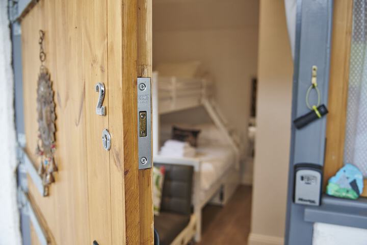 Room 4 of 131