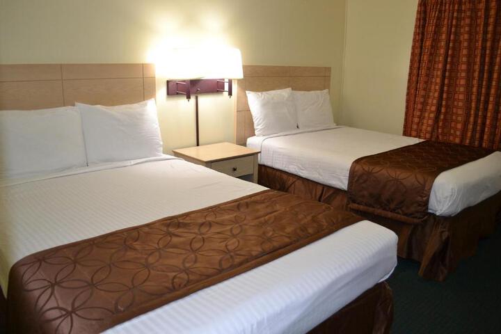 2 Double Beds (3 of 8)