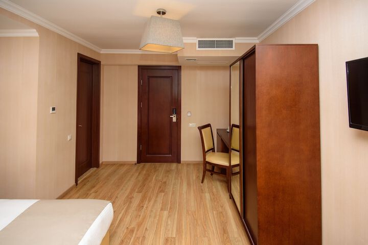 Room 15 of 80