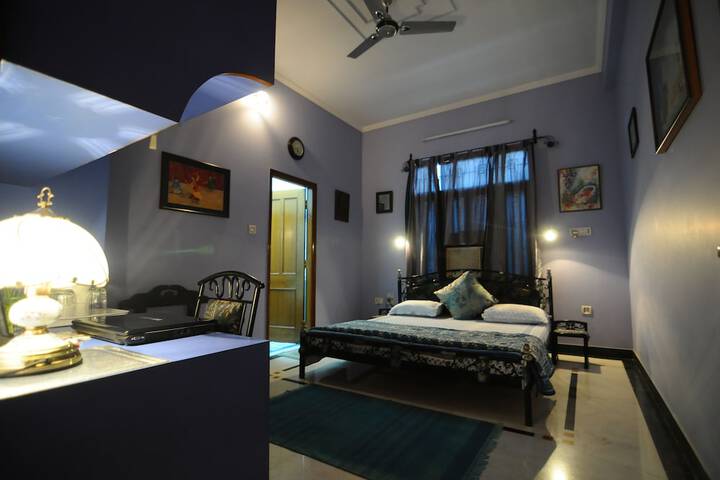 Room 9 of 30