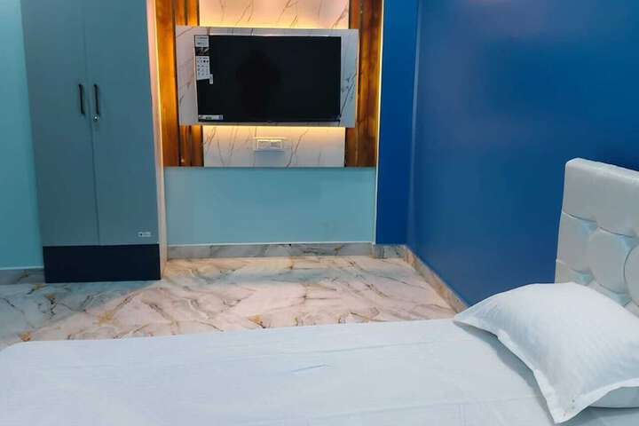 Room 3 of 21