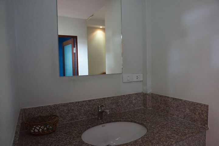 Room 21 of 28