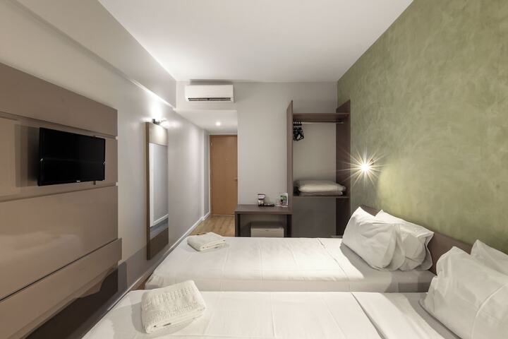 Room 11 of 33