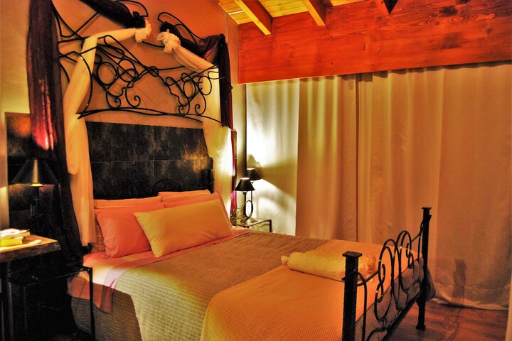 Room 26 of 122