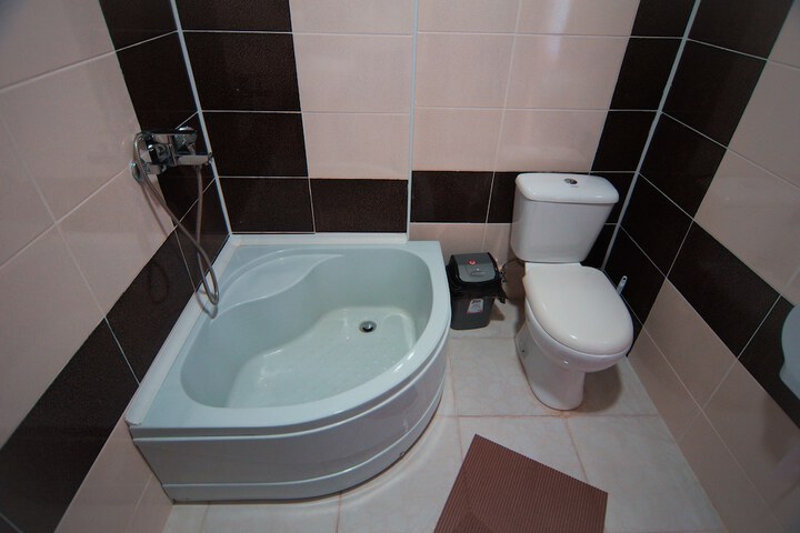 Room 9 of 13