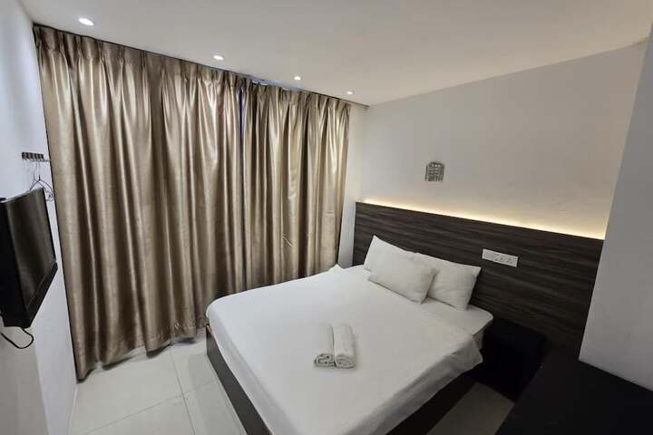 Room 10 of 29