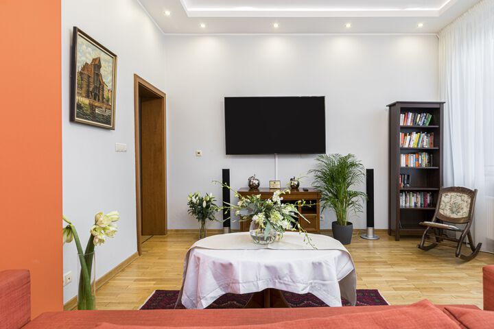 Room 8 of 25