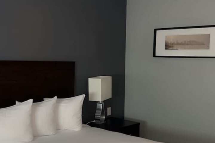 Superior Room 1 Queen Bed Kitchenette (15 of 26)