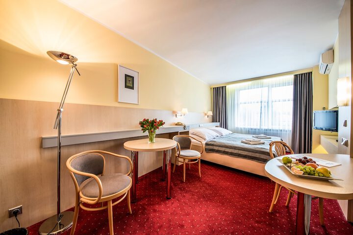 Room 21 of 77