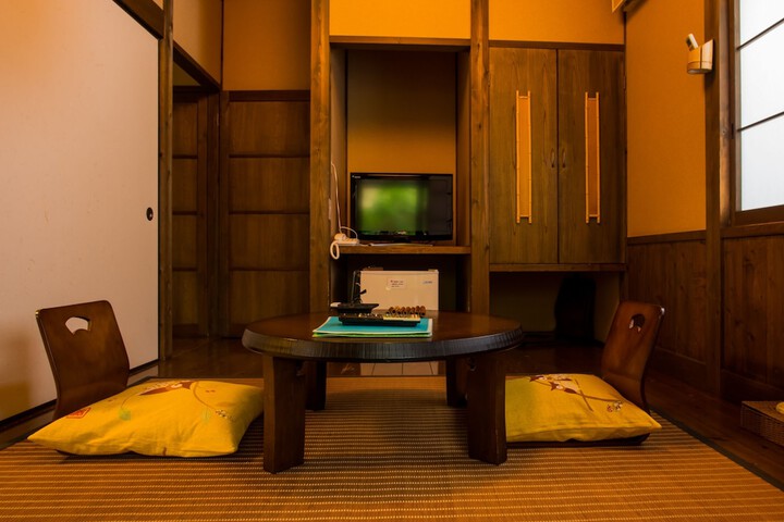 Room 5 of 49