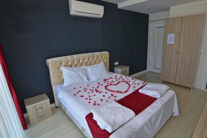 Room 6 of 20