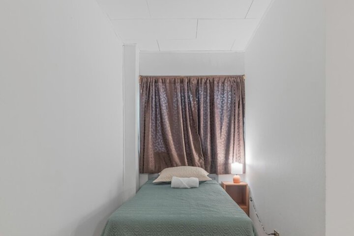 Room 33 of 61