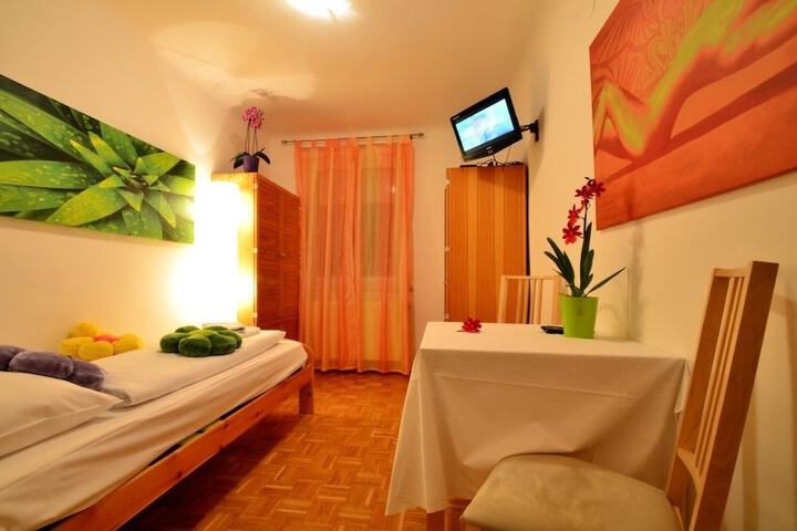Room 2 of 19