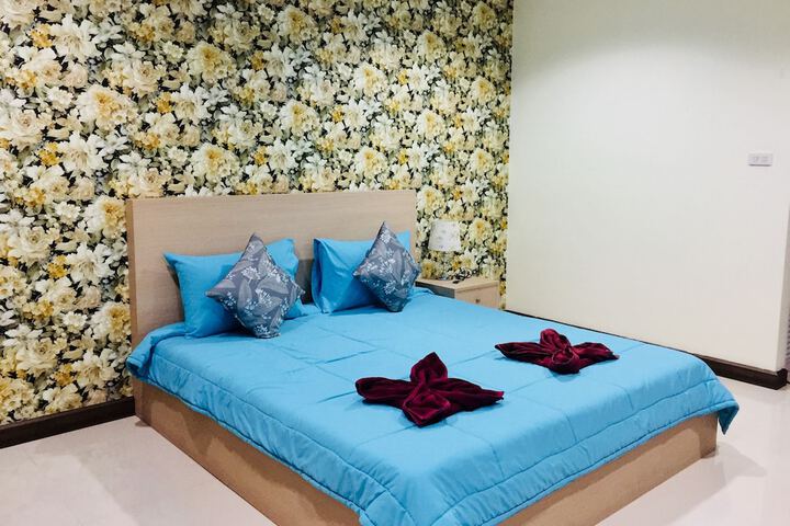 Room 11 of 35