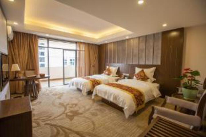 Room 8 of 10