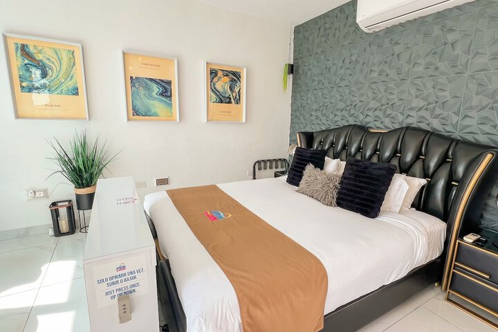 Room 10 of 77